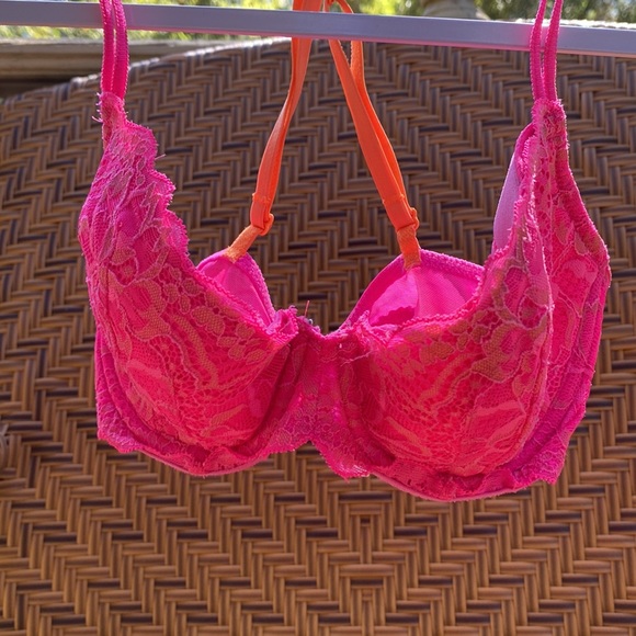 Pink bra - Picture 3 of 3